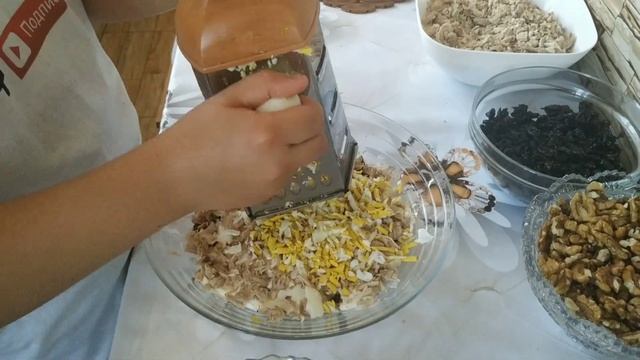 Салат с куриной грудкой и черносливом?? смотреть онлайн