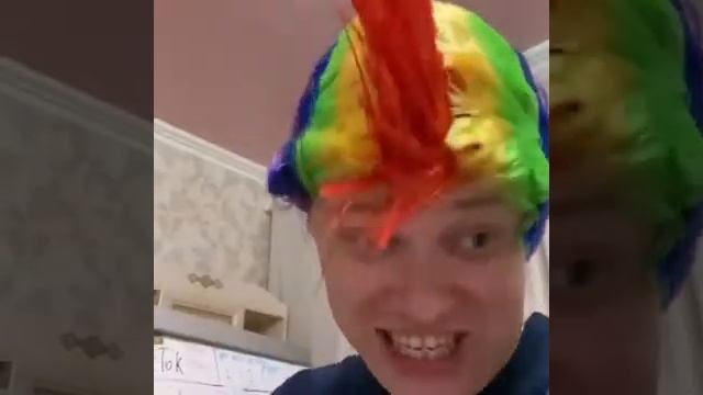 СТРИЖКА ЛОХА,АПАСНЫЙ ПАРЕНЬ смотреть онлайн