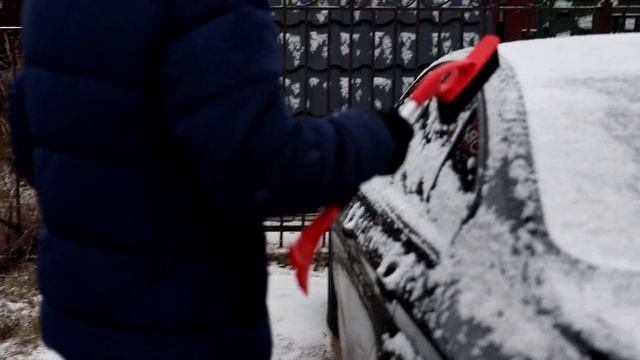 Щетка для снега автомобильная SKYWAY/Автощетка - скребок/Щётка со скребком и мягкой ручкой S0780100 смотреть онлайн