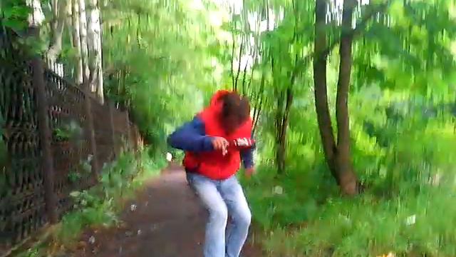 Бьет бутылку об голову! смотреть онлайн