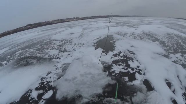 Открытие рыбалки на судака по первому льду 2022-2023 году ! Река обь! смотреть онлайн