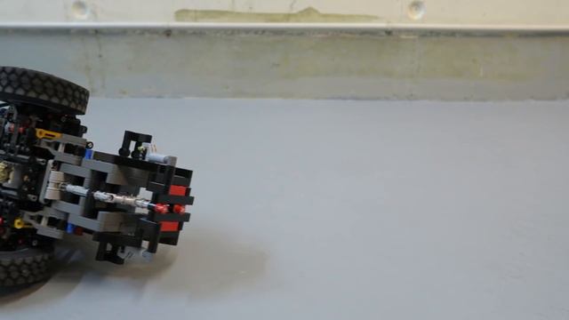 LEGO Technic 4 x 4 chassis (MOC) - new suspension and custom tires смотреть онлайн