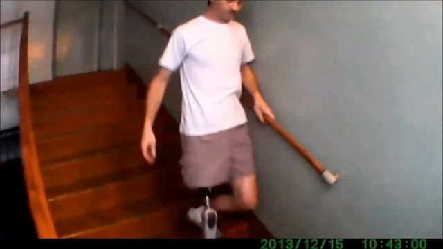 Спуск по лестнице