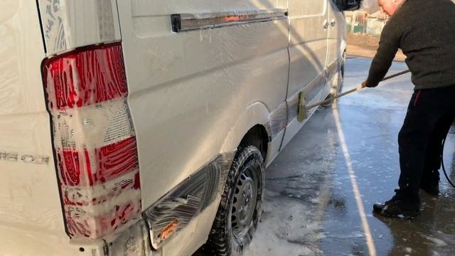 Мойка Sprintera самообслуживания после поездки по болоте Mercedes-Benz self-service car wash смотреть онлайн