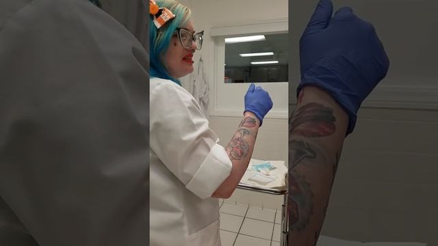 Vennessa's marilyn piercing! смотреть онлайн