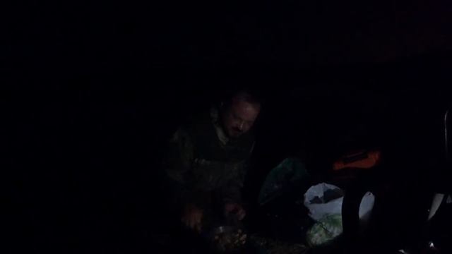 НОЧНАЯ ЛОВЛЯ КАРАСЯ. РЫБАЛКА С НОЧЕВКОЙ НА КАРЬЕРАХ. смотреть онлайн
