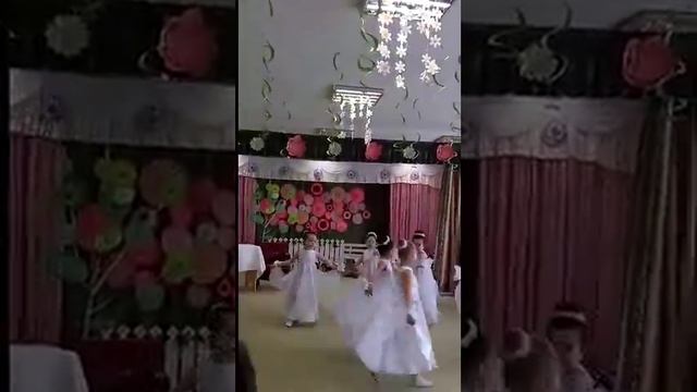 Танец ( нежность) на утреннике 8 марта старшая группа. смотреть онлайн