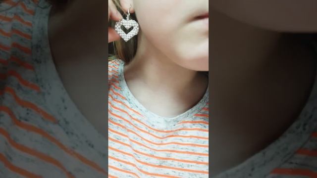 Серёжки из бисера сердечки ?постараюсь снимать видео почаще ?#бисер #бисероплетение смотреть онлайн