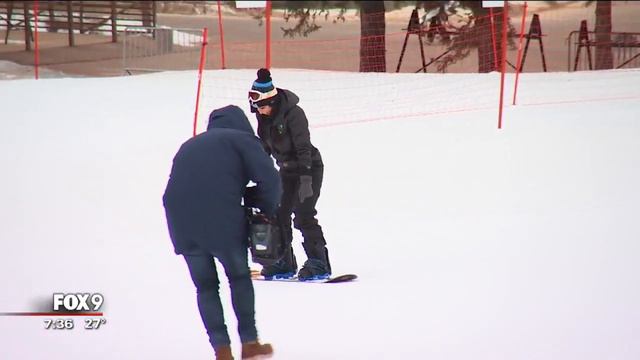 Fox Sports Mexico reporters learn to ski while covering Super Bowl LII in Minnesota смотреть онлайн
