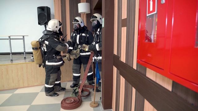 В Яр-Сале ямальские огнеборцы провели пожарно-тактические учения смотреть онлайн
