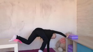 Трудная РАСТЯЖКА с мамой / Шпагат с опоры и с двух опор