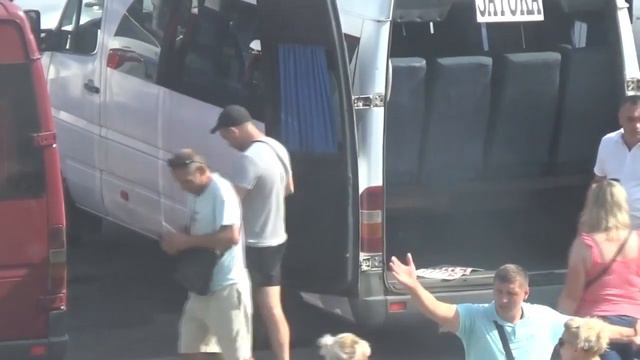 Нелегальные перевозчики в Одессе ставят под угрозу жизни гостей города смотреть онлайн