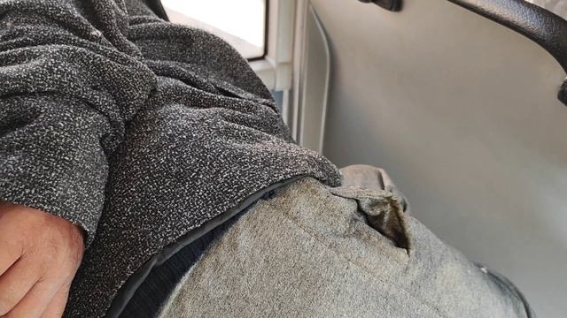 Шок?Пьяный пассажир в салоне троллейбуса  уснул крепким сном... Остался водитель без обеда.