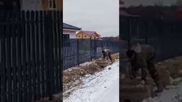 Забор из металлического штакетника в шахматном порядке, цвет 7024 смотреть онлайн