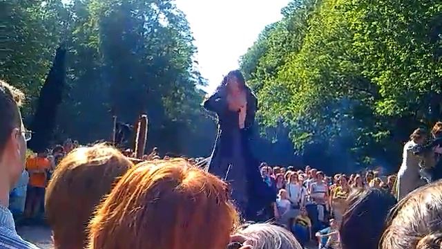 Спектакль в ЦПКиО на ходулях смотреть онлайн