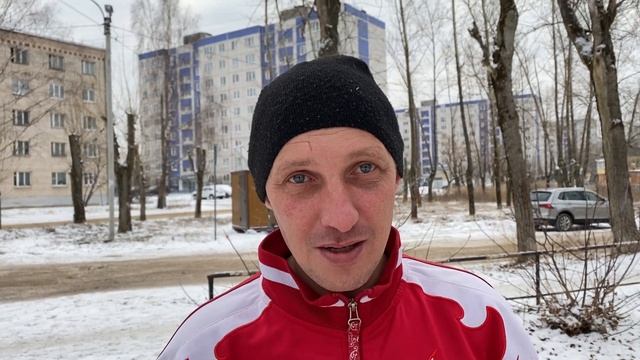 Андей из Коврова не знает про раздельную утилизацию. Он выбивает ковёр. смотреть онлайн