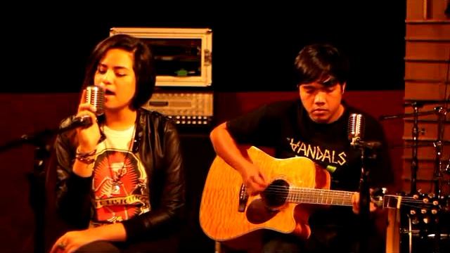 NOFX - LINOLEUM acoustic cover (by Dheena&Aduyz) смотреть онлайн