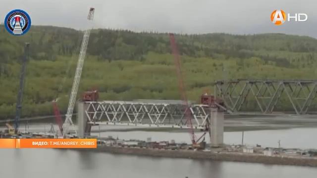 Установлен очередной пролёт железнодорожного моста через Тулому смотреть онлайн