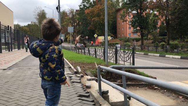 JCB backhoe loader tractor removes asphalt in 2020/ Снятие асфальта трактором JCB смотреть онлайн