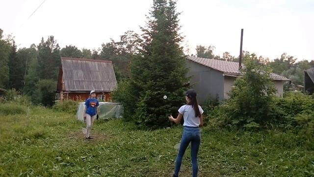 Уля Абрамова Бадминтон перебрасывать ракетки смотреть онлайн