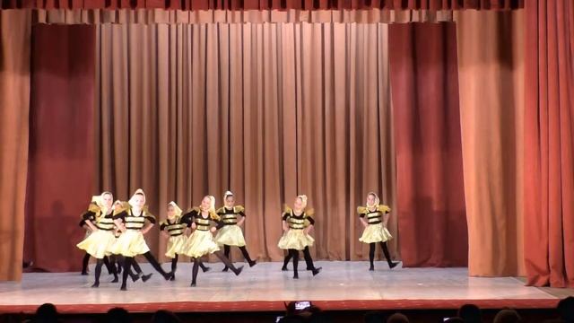 Хореографический ансамбль "Радуга" - Пчёлы смотреть онлайн