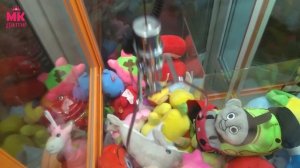 Играем в автомат с игрушками. Play in machine gun with toys. Достали большую игрушку.?️?️