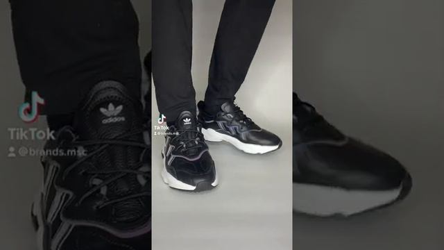 Купить Кроссовки Adidas Ozweego черные, рефлективные смотреть онлайн