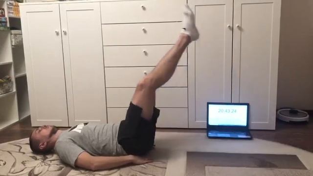 Подъем ног из положения лежа на спине - образец выполнения смотреть онлайн