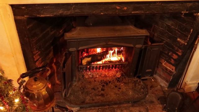 Decorate 300 Year Old Cottage | Decorate With Me For Christmas | Quiet Winter Day For The Holidays