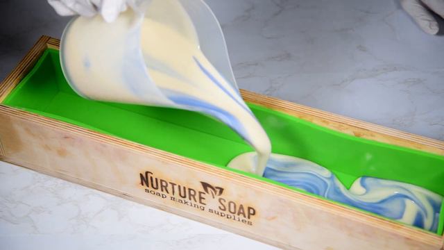 Making and Cutting Of Skyline Blue Marble Cold Process Soap with pencil mica line смотреть онлайн