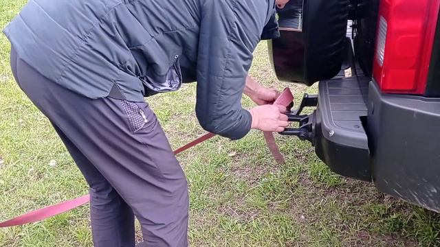 Вот почему женщины живут дольше мужчин. Равняем Хаммером кривой столб. смотреть онлайн