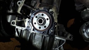 Замена сальника коленвала VAG 2.0 tdi
