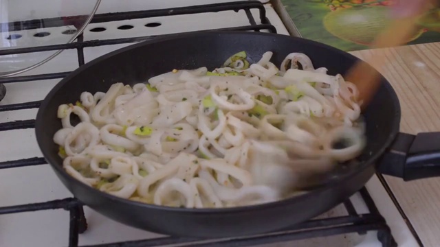 Кальмары в сметанном соусе. Просто мужик