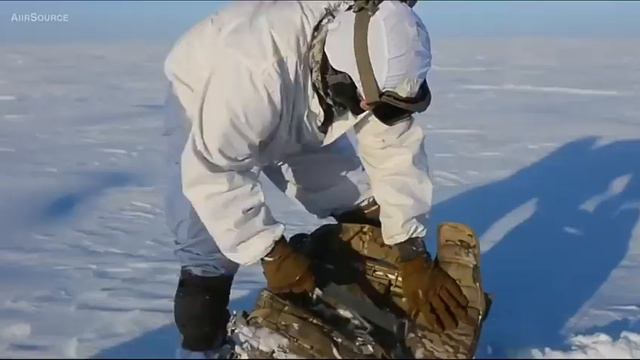 О высадке американских солдат в "Антарктиде" смотреть онлайн