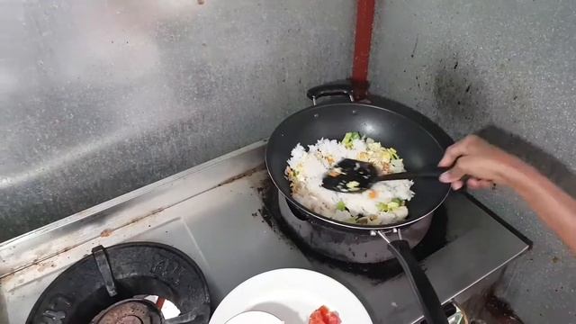 Готовим тайский жаренный рис с курицей смотреть онлайн