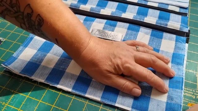 DIY Sew To Sell Ipad Case Tablet Handbag Learn to Sew for Markets and gifts with handles and zips смотреть онлайн