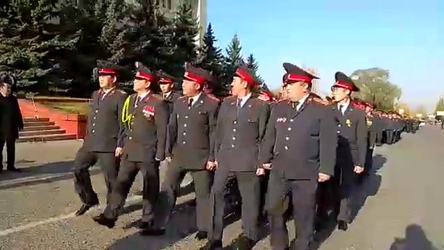 В городе Каракол отметили День работника милиции смотреть онлайн