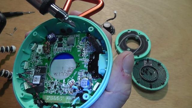Look inside of JBL Clip2 - Teardown смотреть онлайн