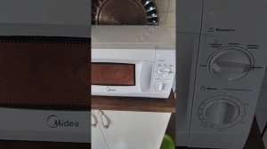 Микроволновая печь Midea MM720CKE