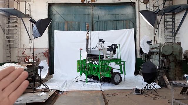 Съемка онлайн. Фотографирую с/х технику на производстве смотреть онлайн