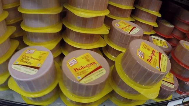 Продуктовый магазин на острове Гуам смотреть онлайн