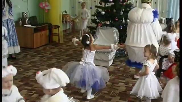 Новогодний утренник младшей группы 2018 смотреть онлайн