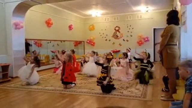 Детский сад "Светлячок" 116 г. Брянск, группа "Капельки", поздравления Мамам! 03.03.2020 г. смотреть онлайн
