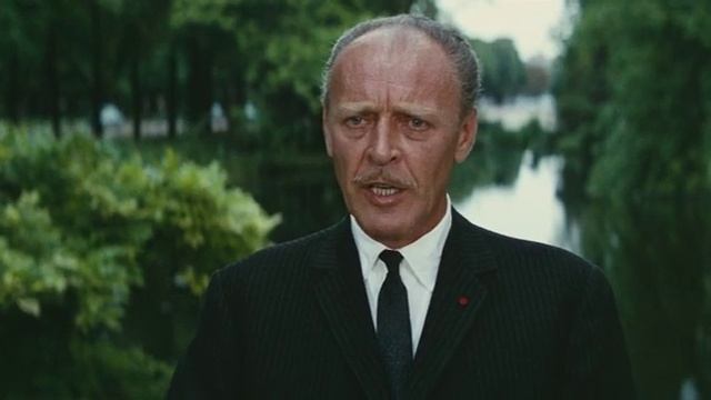 Луи де Фюнес. Награждение комиссара Жюва.