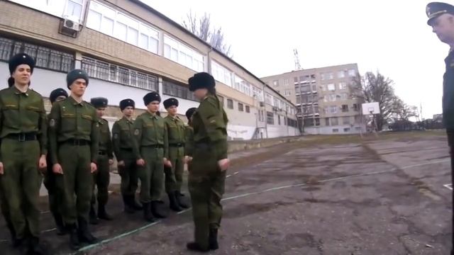 Лабутены отдыхают Теперь я в берцах нах и в одинаковых штанах!!! смотреть онлайн