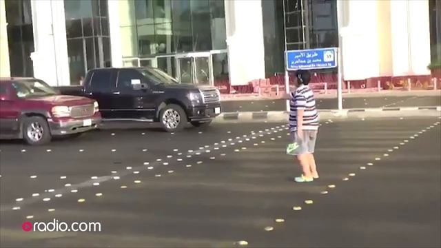 14-Year-Old Boy Gets Arrested for Doing 'Macarena' Dance In Street смотреть онлайн