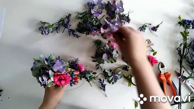 Wianek kwiatowy ze sztucznych kwiatów смотреть онлайн