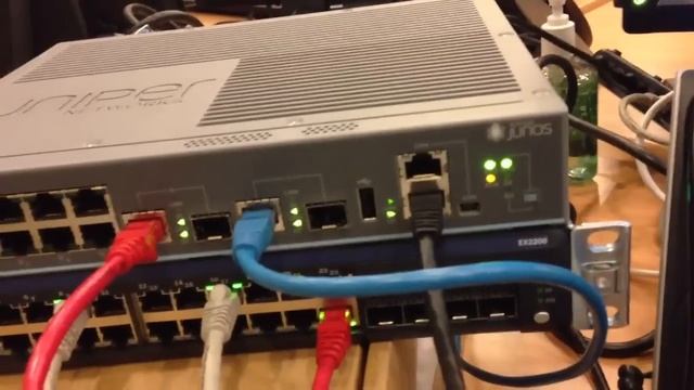 Juniper EX2200 vs EX2200-C смотреть онлайн