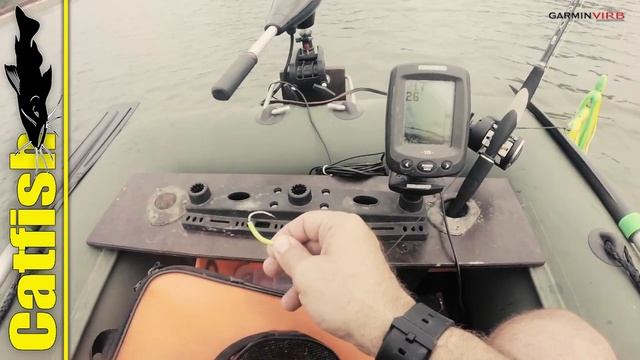 Как насадить лягушонка на крючок (чтоб неудрал) для ловли сома на квок? смотреть онлайн