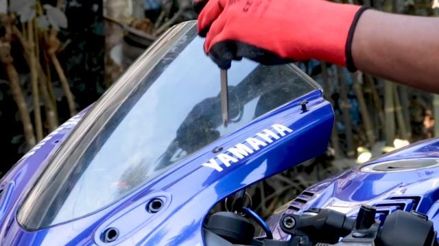 Installation Of Bolt Double Bubble Visor for R15 V3 | Bandidos PITSTOP смотреть онлайн